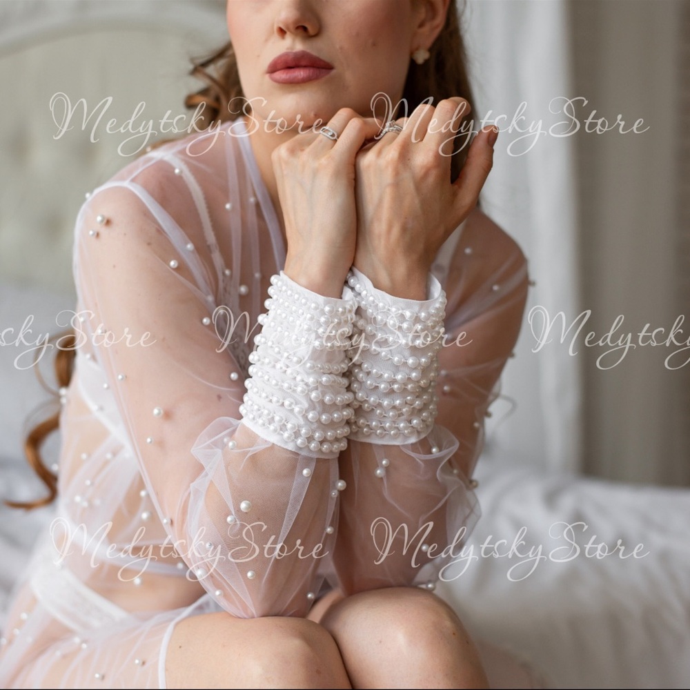 Bridal robe with pearls